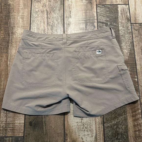 The north face‎ shorts size 4 - Picture 1 of 3